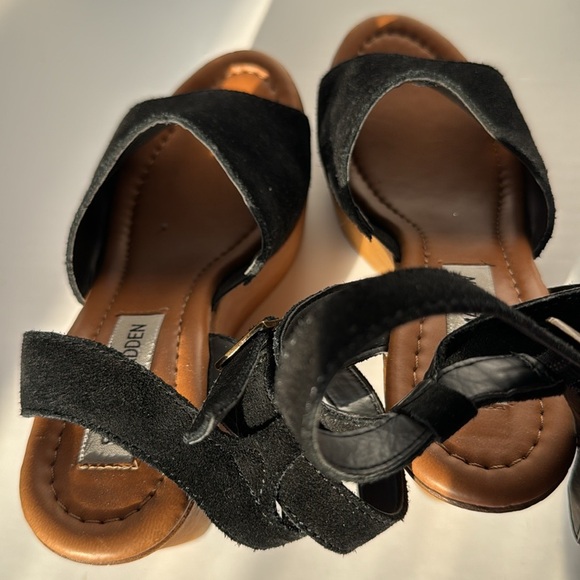 Steve Madden Wedge Heels- size 6, leather upper, synthetic lining, rubber sole - Picture 6 of 9